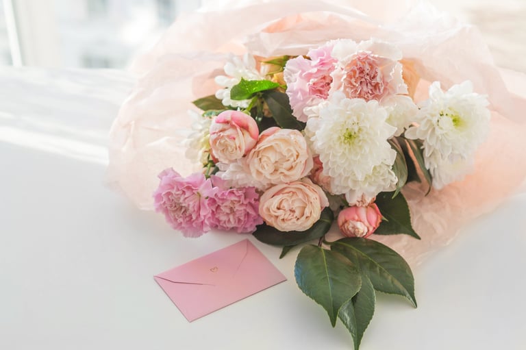 Bloemen in pink papier
